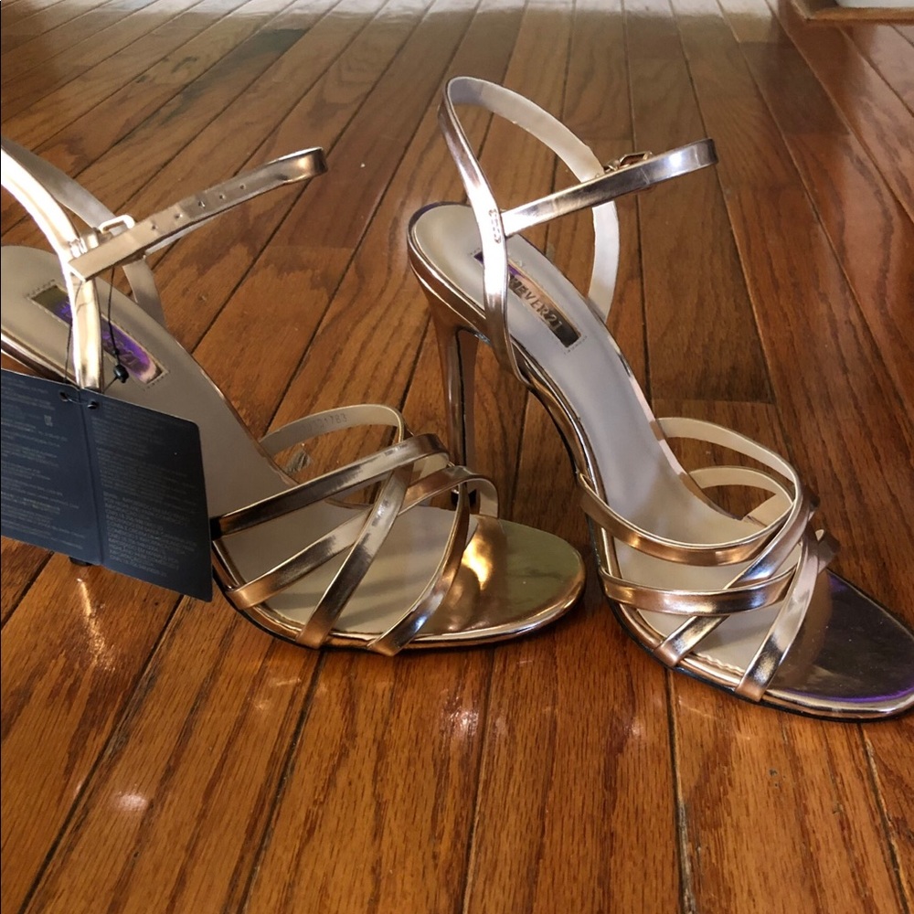 Gold Heels. Gorgeous!